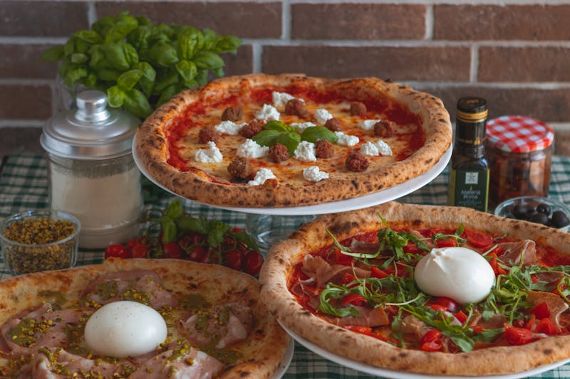 Margherita seasons pizza with fresh mozzarella and basil